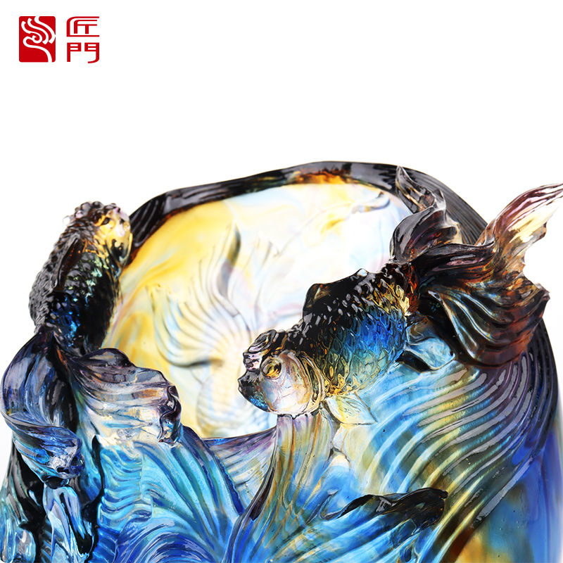 Glazen vaas: luxe en verfijnde woonkamer bloemstuk kristalglas artistiek bewaard gebleven bloemenhouder thuis eettafel decoratief ornament