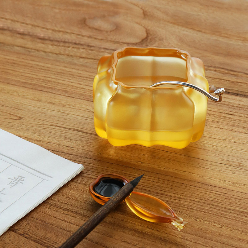 Pompoenvormige waterpot van paars kristalglas