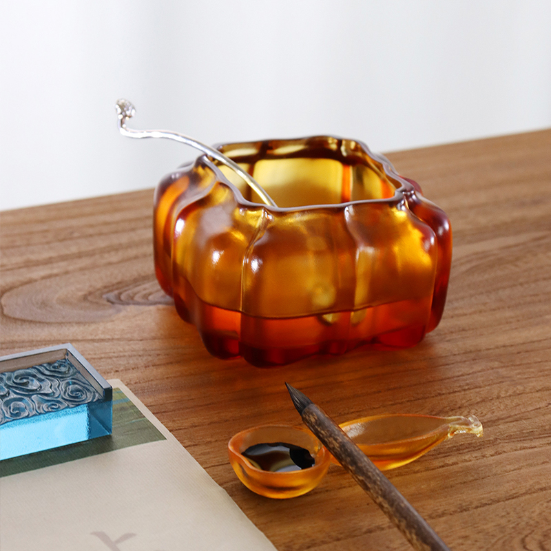 Pompoenvormige waterpot van paars kristalglas