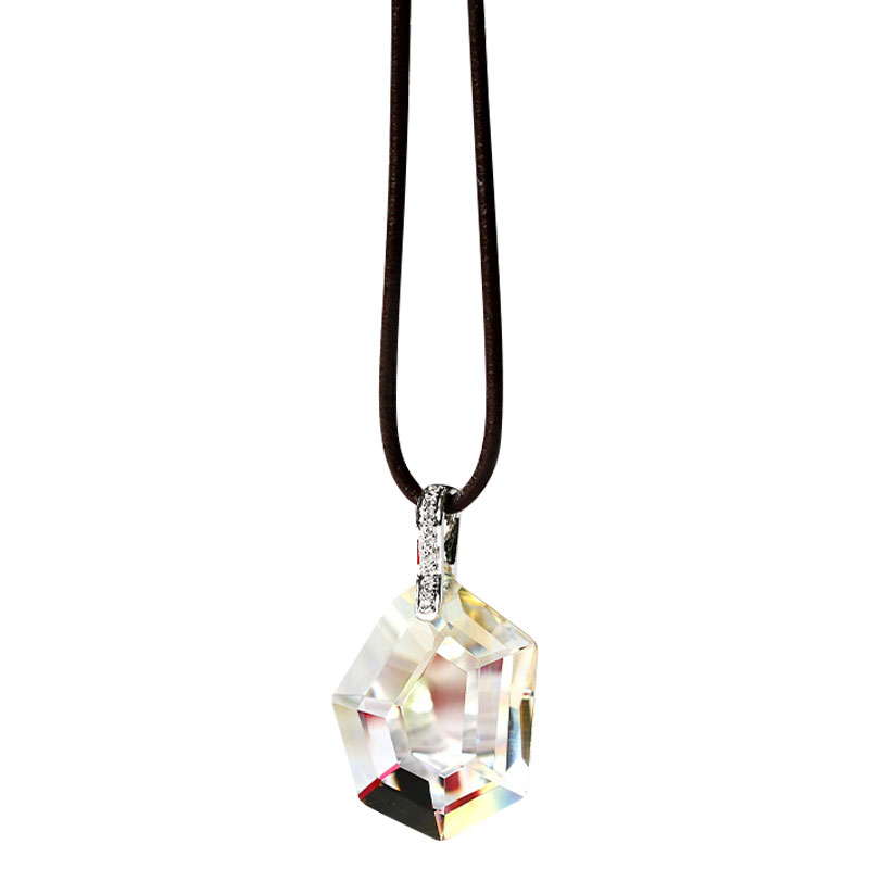 Zilverkleurige ketting met glazen hanger patroon montage