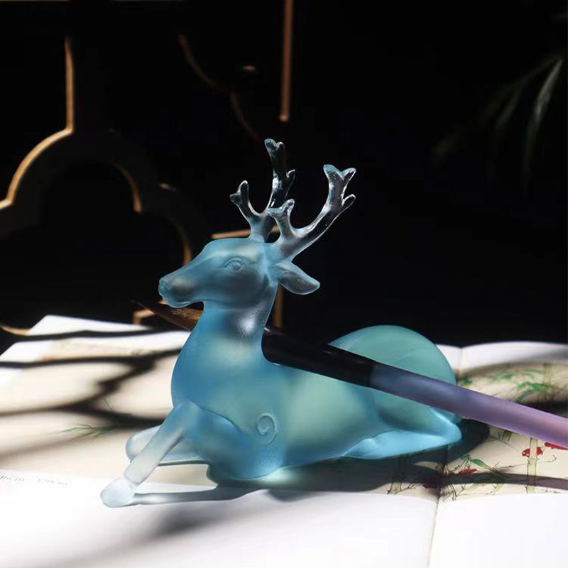 Blauw glazen borstelhouder in de vorm van een hert