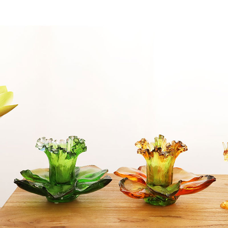 Glazen bloemblaadjevormige kaarsenhouder