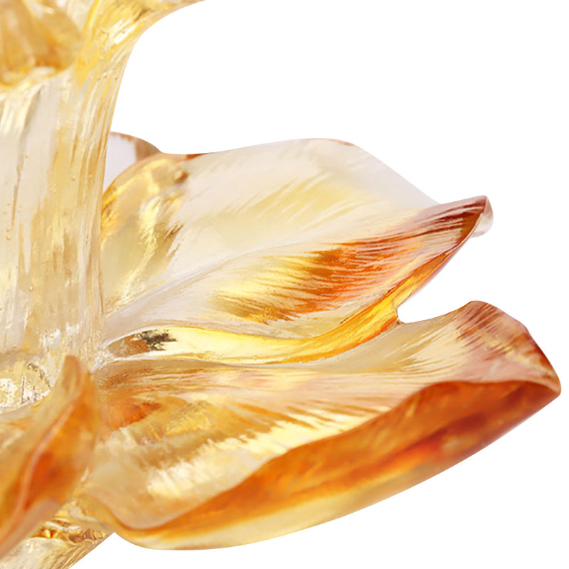 Glazen bloemblaadjevormige kaarsenhouder