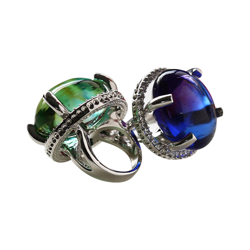 Transparante blauw/groene ovale glazen ring in prong-stijl