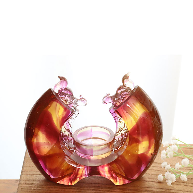 Paars gekleurde glazuur kandelaar