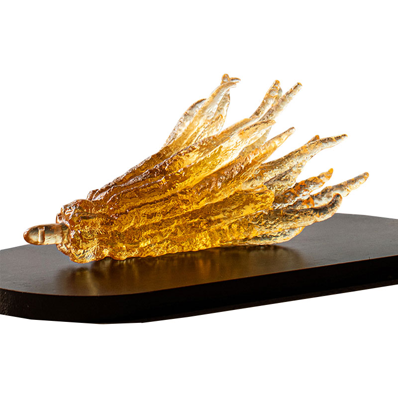 Handvormige goudkleurige glazen wierookhouder