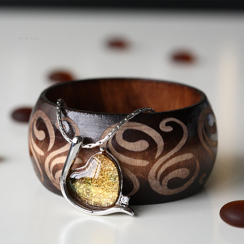 Elegante zilverkleurige armband ingelegd met glashanger