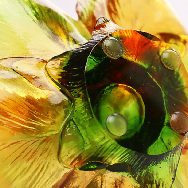 Glazen bloemblaadjevormige kaarsenhouder