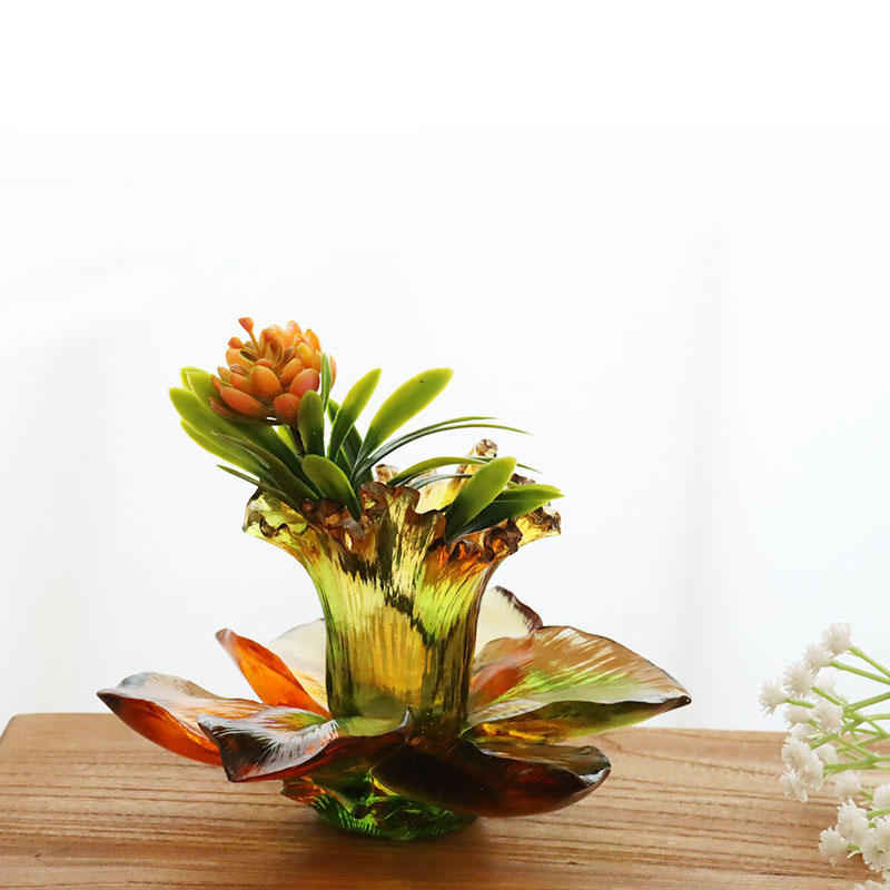 Glazen bloemblaadjevormige kaarsenhouder