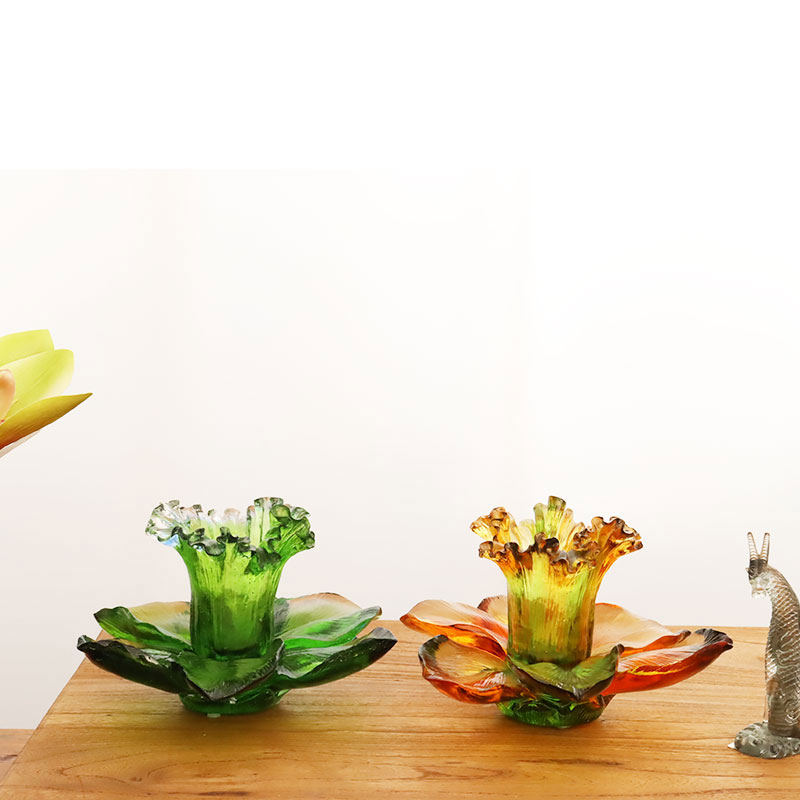 Glazen bloemblaadjevormige kaarsenhouder