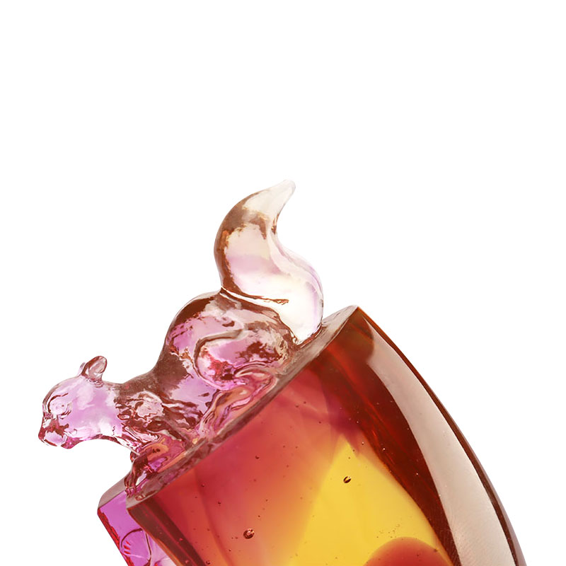 Paars gekleurde glazuur kandelaar