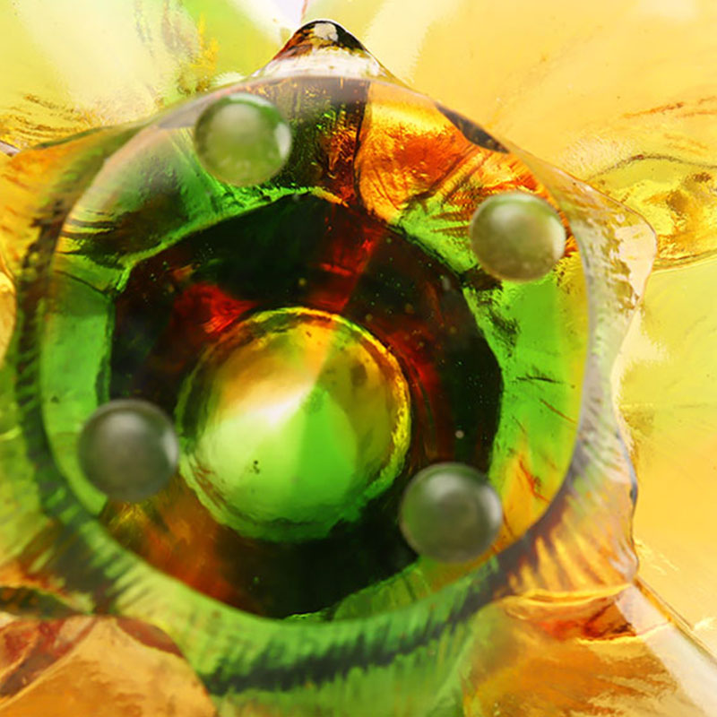 Glazen bloemblaadjevormige kaarsenhouder