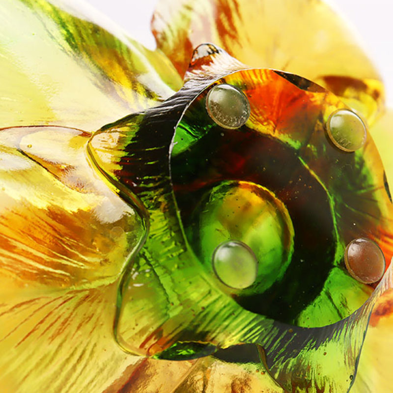 Glazen bloemblaadjevormige kaarsenhouder