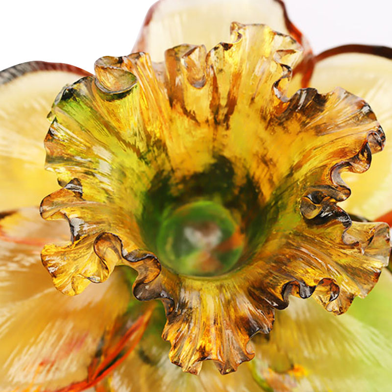 Glazen bloemblaadjevormige kaarsenhouder