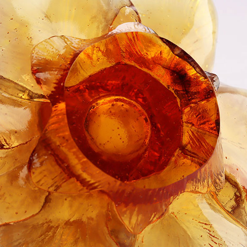 Glazen bloemblaadjevormige kaarsenhouder