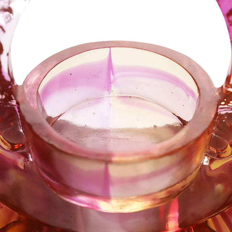 Paars gekleurde glazuur kandelaar