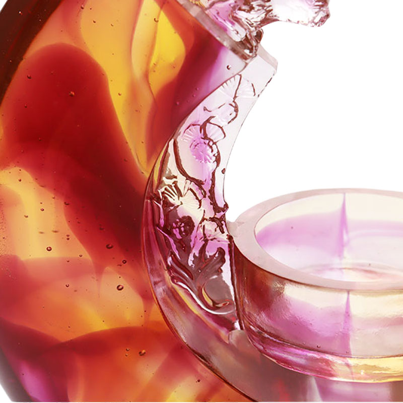 Paars gekleurde glazuur kandelaar