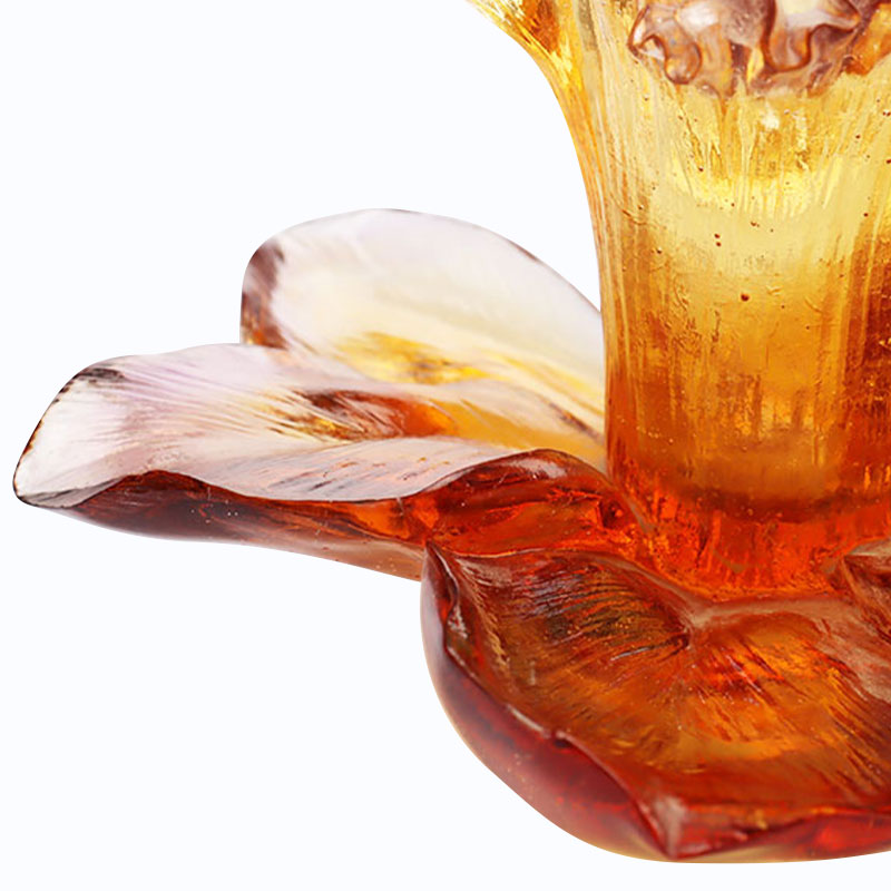 Glazen bloemblaadjevormige kaarsenhouder