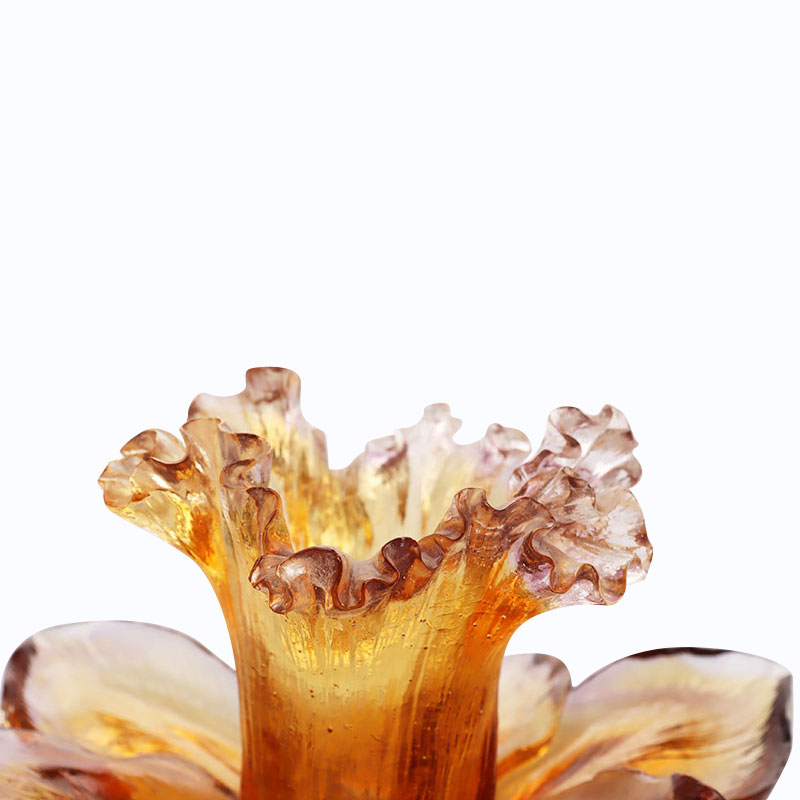 Glazen bloemblaadjevormige kaarsenhouder