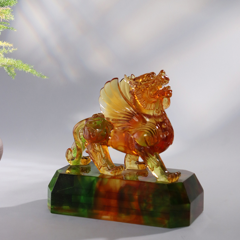 Kristalhelder gekleurde glazuur beestornamenten