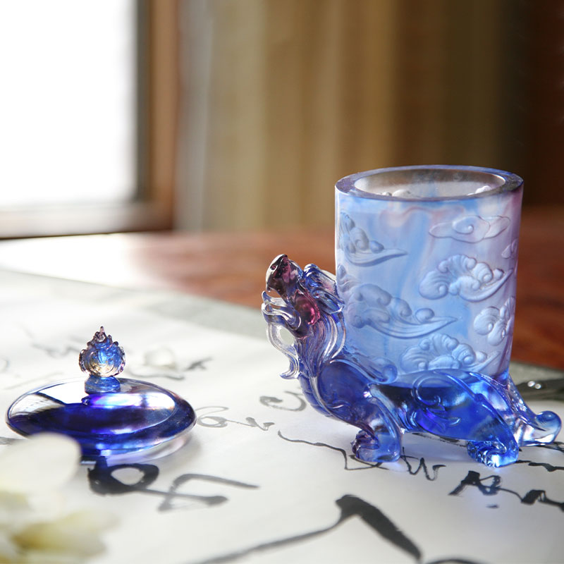 Blauw glazen kristallen beker met deksel, mythische beestbasis